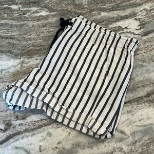 Lou & Grey Charcoal and White Striped Short - size large